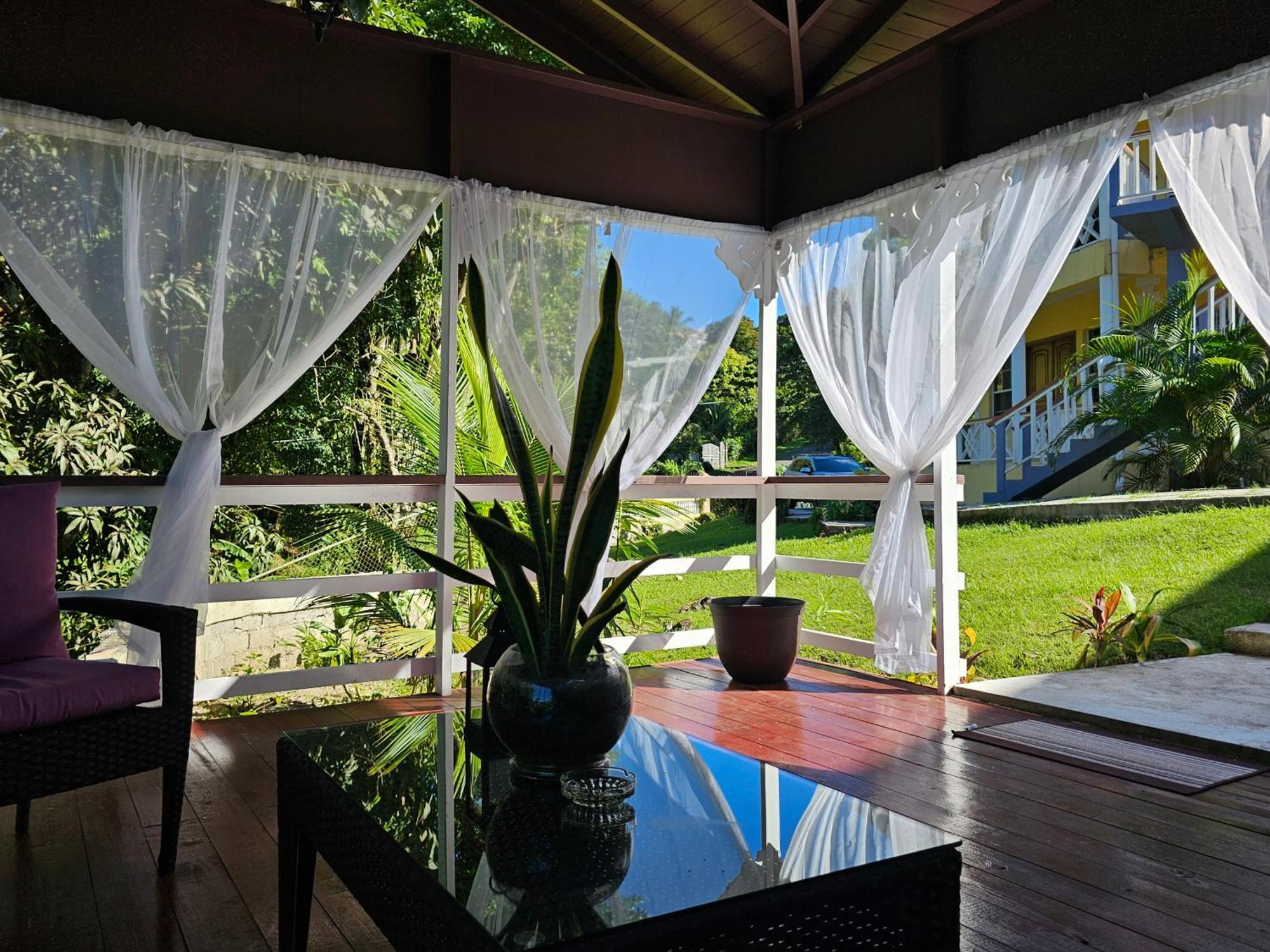 Royal Escape - 2 Apartment Anse La Raye Exterior photo